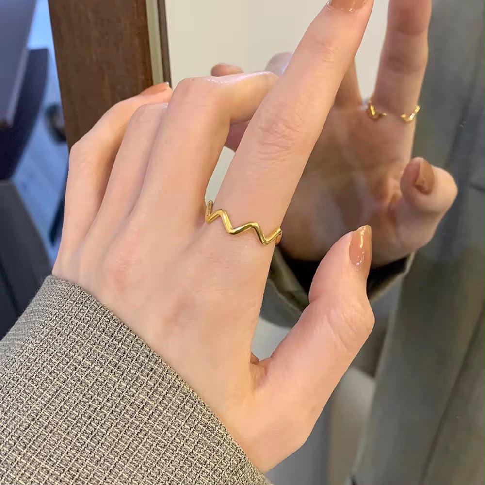 ZigZag Elegance Ring